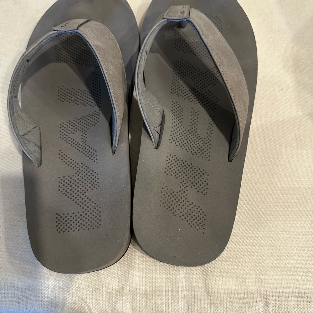 Stylish Gray Men's Flip-Flops